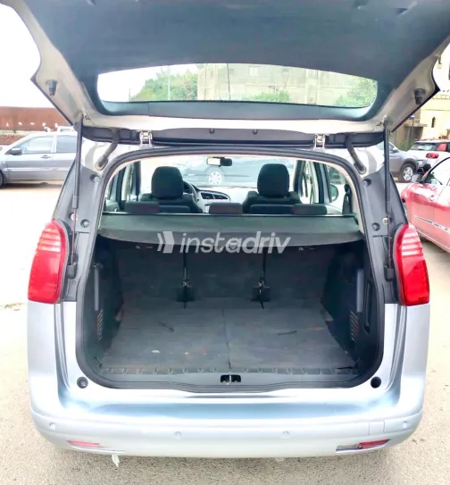 بيجو 5008 2011 أبيض مستعملة للبيع - 2