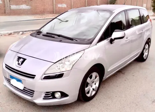 بيجو 5008 2011 أبيض مستعملة للبيع - 3