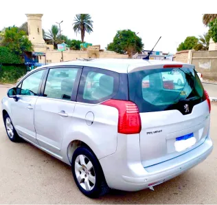 Peugeot 5008 2011 White Used for Sale