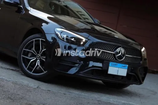 Mercedes E 300 2022 Black Used for Sale - 4