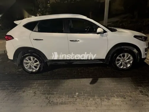 Hyundai Tucson 2021 White Used for Sale - 3