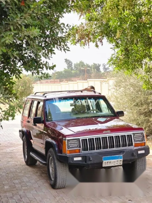 جيب شيروكي 1995 أحمر مستعملة للبيع - 1