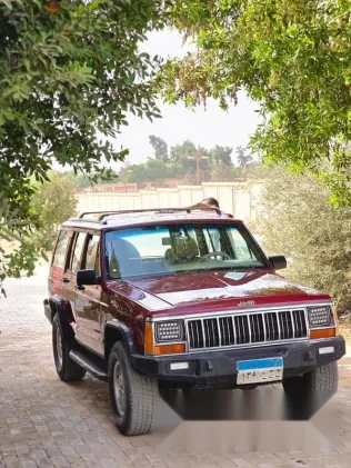 جيب شيروكي 1995 أحمر مستعملة للبيع
