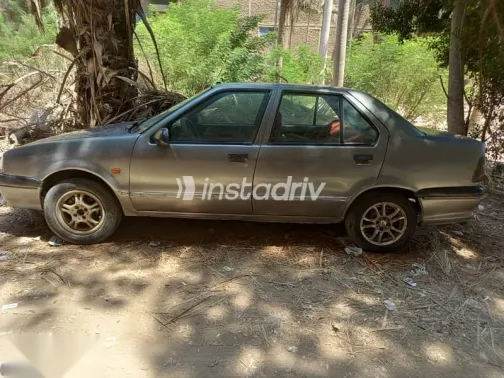 رينو 19 1999 فضي مستعملة للبيع - 1