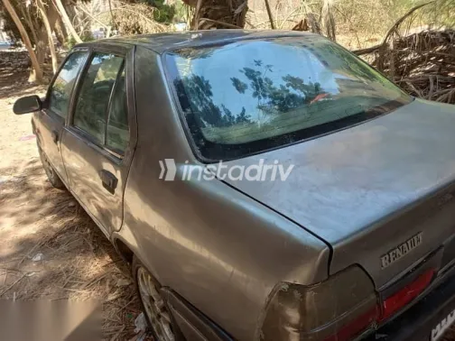 رينو 19 1999 فضي مستعملة للبيع - 2