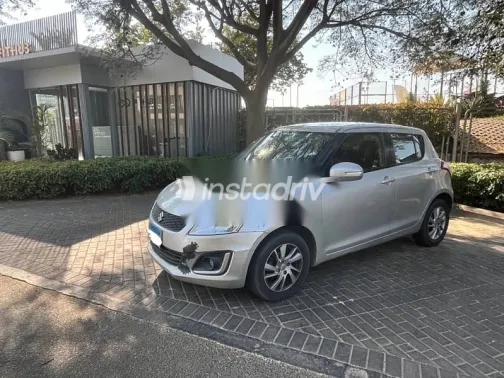 سوزوكى سويفت 2015 فضي مستعملة للبيع - 3