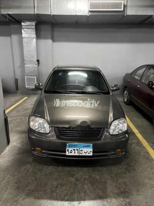 هيونداي فيرنا 2010 رمادي غامق مستعملة للبيع - 1