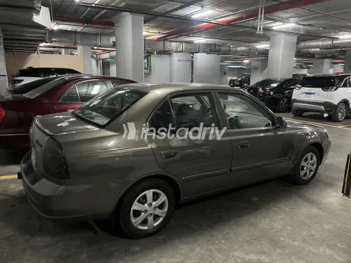 هيونداي فيرنا 2010 رمادي غامق مستعملة للبيع - 2