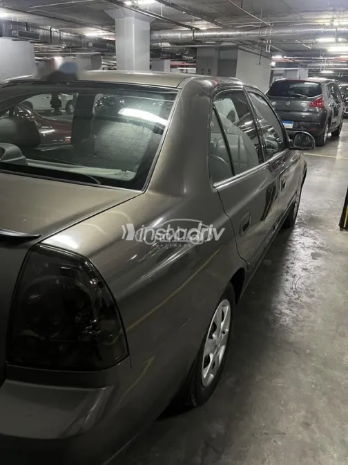 هيونداي فيرنا 2010 رمادي غامق مستعملة للبيع - 5