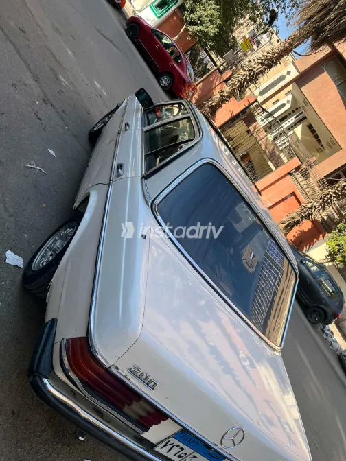 Mercedes E 200 1976 White Used for Sale - 1