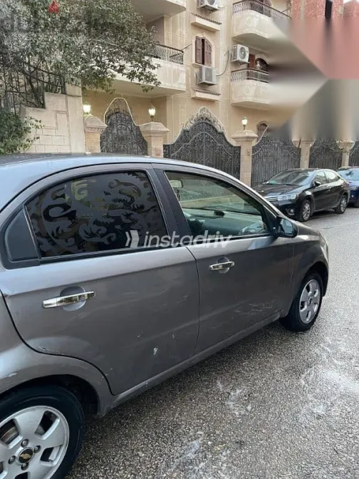 شيفروليه افيو 2017 فضي مستعملة للبيع - 4