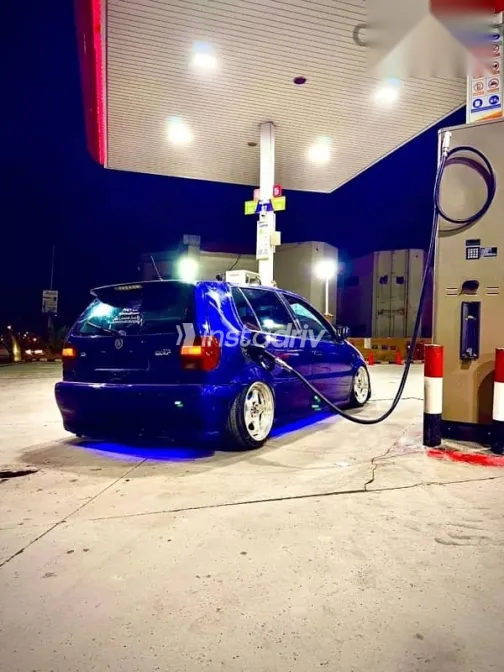 فولكس فاغن بولو 1995 أزرق غامق مستعملة للبيع - 6