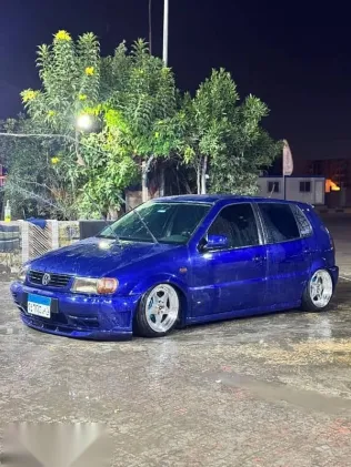 فولكس فاغن بولو 1995 أزرق غامق مستعملة للبيع