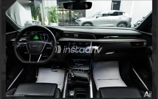 اودي Q8 2024 رمادي جديدة للبيع - 7