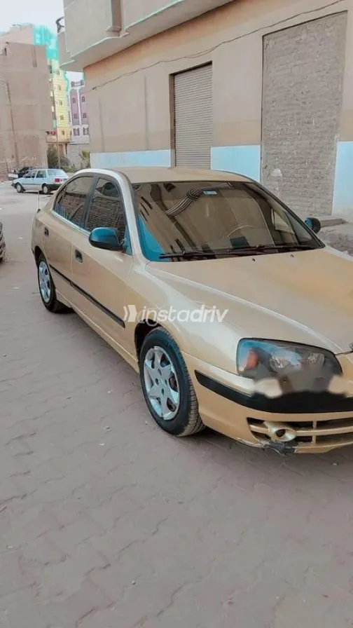 Hyundai Elantra 2004 Gold Used for Sale - 1