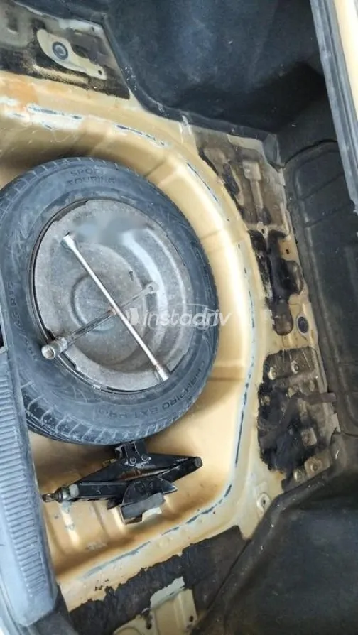 Hyundai Elantra 2004 Gold Used for Sale - 2