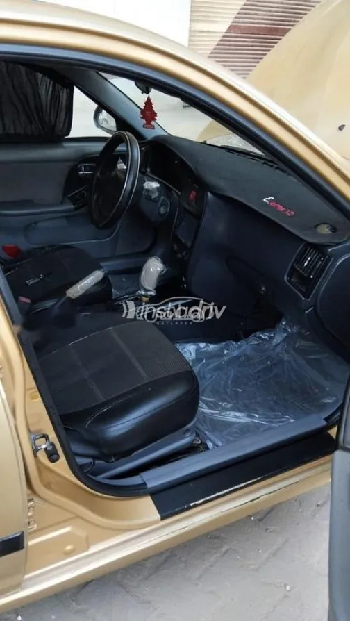 Hyundai Elantra 2004 Gold Used for Sale - 3