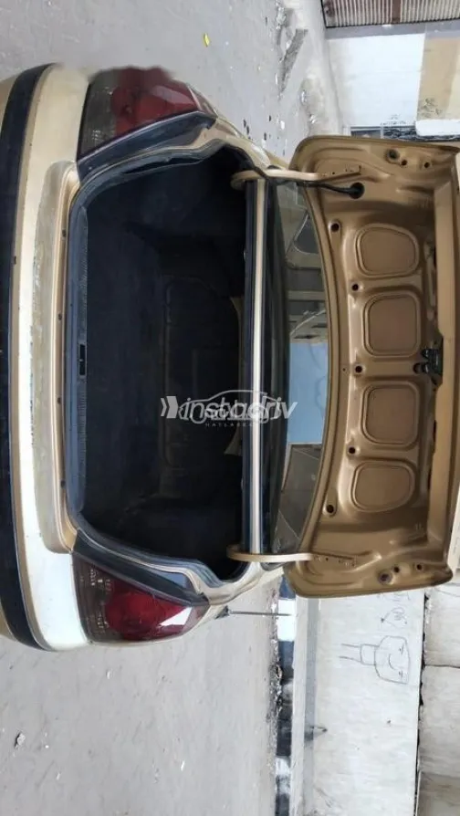 Hyundai Elantra 2004 Gold Used for Sale - 4