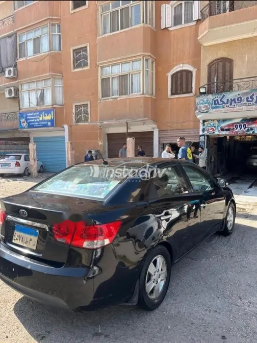 كيا سيراتو 2010 أسود مستعملة للبيع - 1