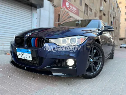 بي ام دبليو 318 2016 أزرق غامق مستعملة للبيع - 1