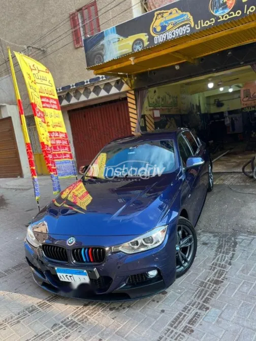 بي ام دبليو 318 2016 أزرق غامق مستعملة للبيع - 2