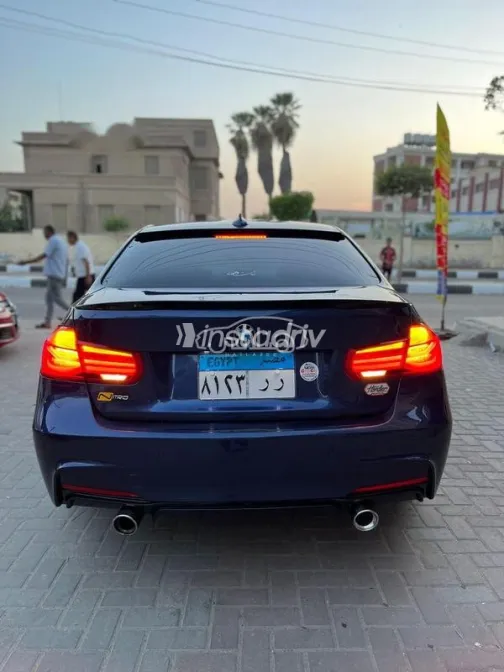 بي ام دبليو 318 2016 أزرق غامق مستعملة للبيع - 4