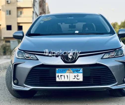 تويوتا كورولا 2021 أبيض مستعملة للبيع - 3