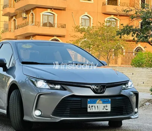 تويوتا كورولا 2021 أبيض مستعملة للبيع - 5