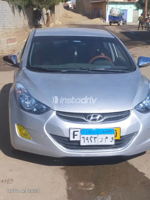 هيونداي افانتي 2011 أبيض مستعملة للبيع - 2