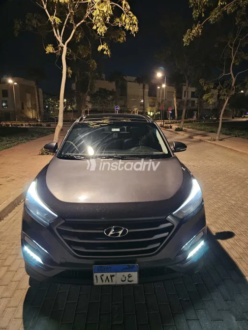 Hyundai Tucson 2018 White Used for Sale - 2