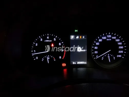 Hyundai Tucson 2018 White Used for Sale - 3