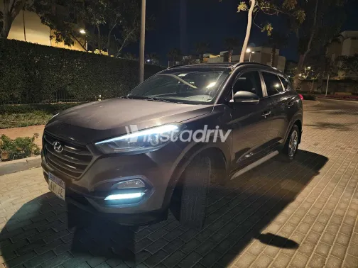 Hyundai Tucson 2018 White Used for Sale - 5