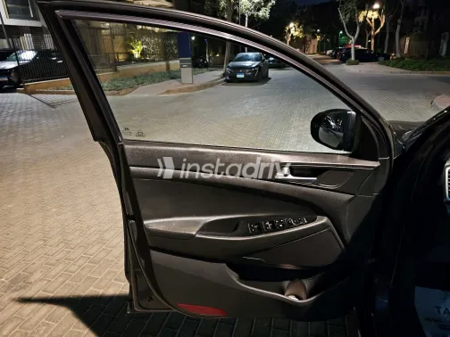 Hyundai Tucson 2018 White Used for Sale - 7