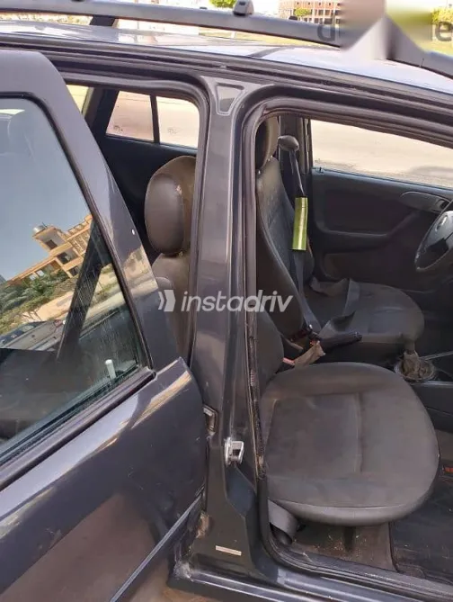 فولكس فاغن باراتى 2006 أزرق غامق مستعملة للبيع - 8