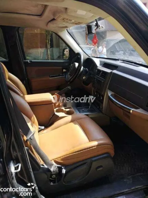 جيب شيروكي 2012 أسود مستعملة للبيع - 1