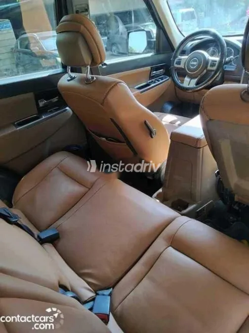 جيب شيروكي 2012 أسود مستعملة للبيع - 2