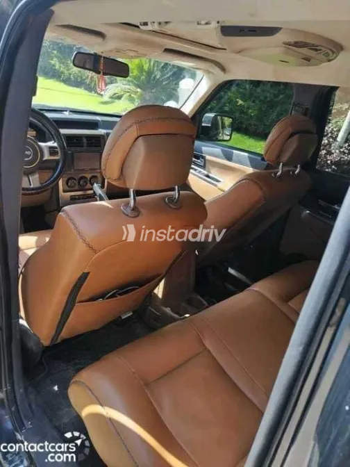 جيب شيروكي 2012 أسود مستعملة للبيع - 3