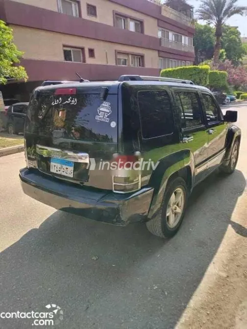 جيب شيروكي 2012 أسود مستعملة للبيع - 4