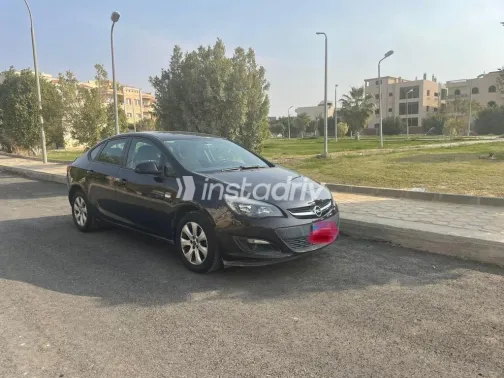 اوبل أسترا 2018 أبيض مستعملة للبيع - 2