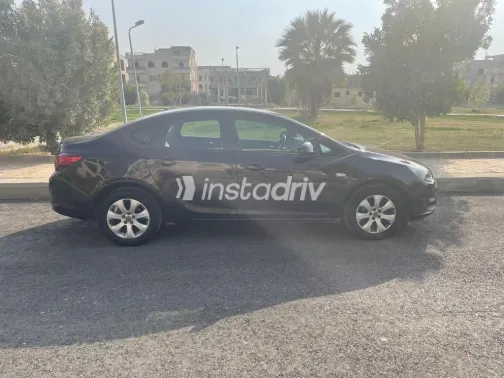 اوبل أسترا 2018 أبيض مستعملة للبيع - 4