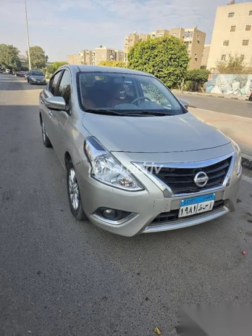 نيسان صنى 2020 ذهبي مستعملة للبيع - 4