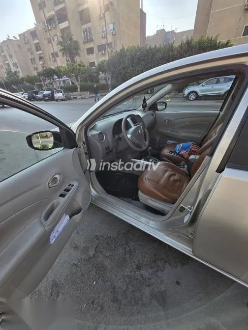 نيسان صنى 2020 ذهبي مستعملة للبيع - 5