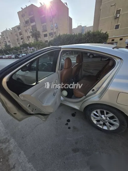 نيسان صنى 2020 ذهبي مستعملة للبيع - 6