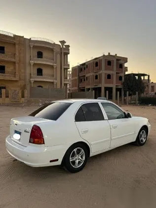 هيونداي فيرنا 2015 أبيض مستعملة للبيع