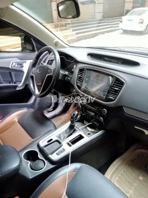 جيلي امجراند X7 2019 أبيض مستعملة للبيع - 4