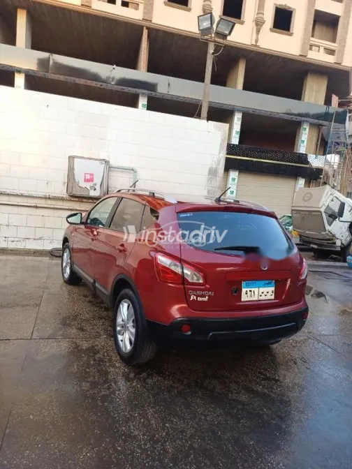نيسان قشقاي 2012 أحمر غامق مستعملة للبيع - 3