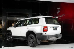 تويوتا لاند كروزر 2025 أبيض مستعملة للبيع