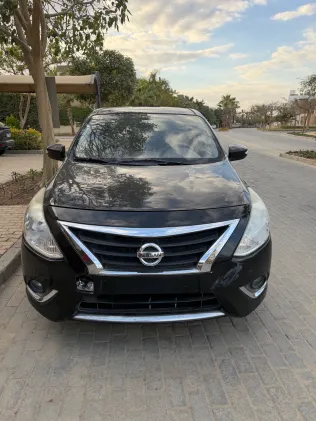 نيسان صنى 2019 أبيض مستعملة للبيع