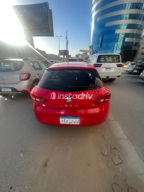 سيات ليون 2015 أبيض مستعملة للبيع - 6