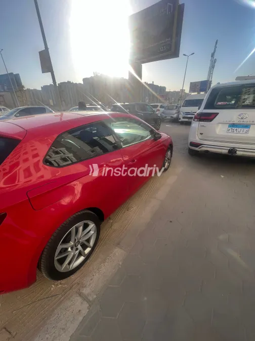 سيات ليون 2015 أبيض مستعملة للبيع - 9